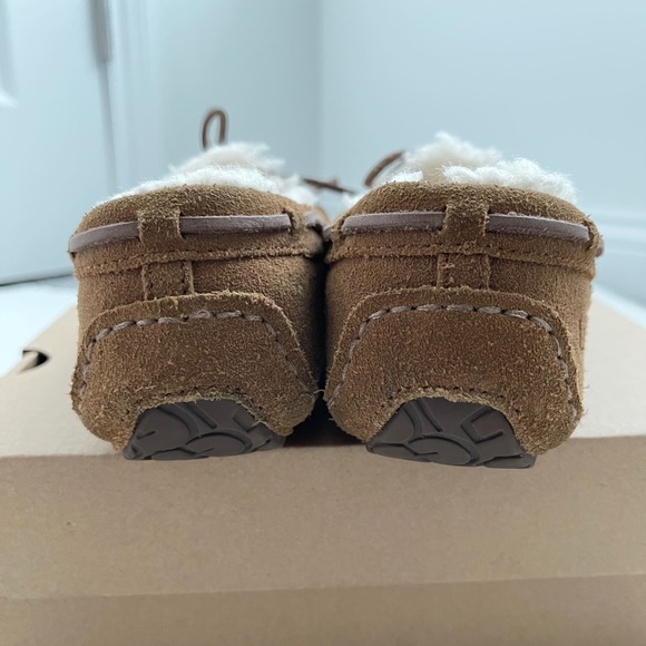 UGG Girls Dakota Slipper - Picture 4 of 7